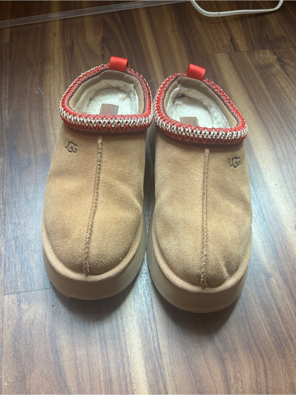 UGG Women’s Tazz II Cozy Chestnut Suede with Red Trim Size 9